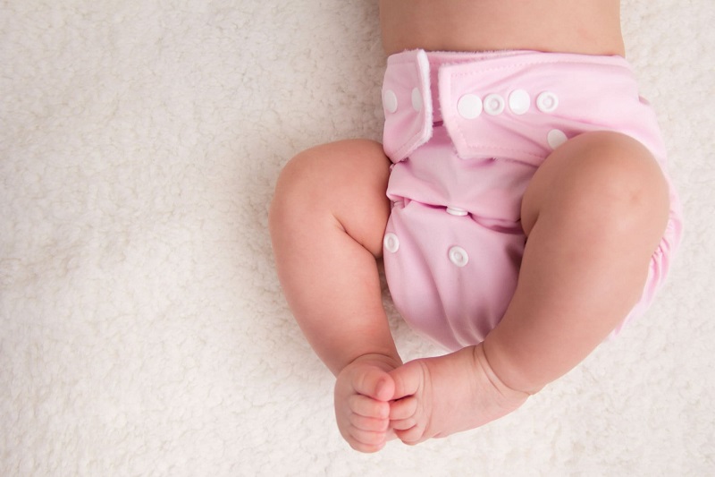 بهترین پوشک برای نوزاد تازه متولد شده کدومه؟ (+۲۳ مدل مرغوب و ضدحساسیت)